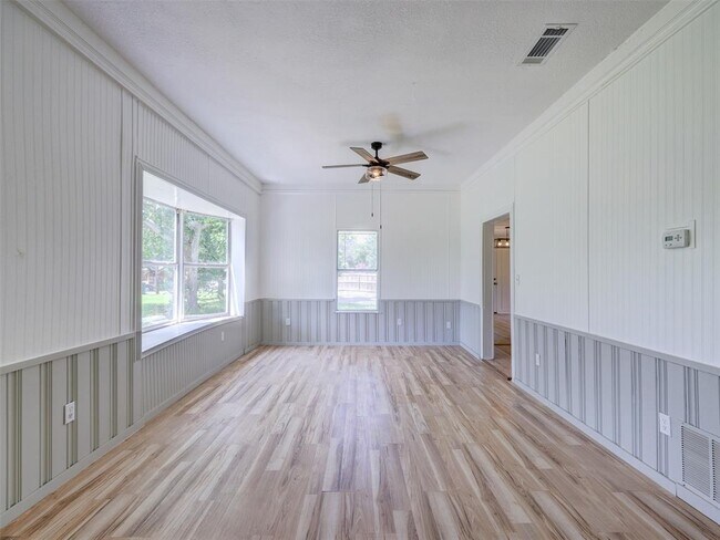 Building Photo - 610 Linden St