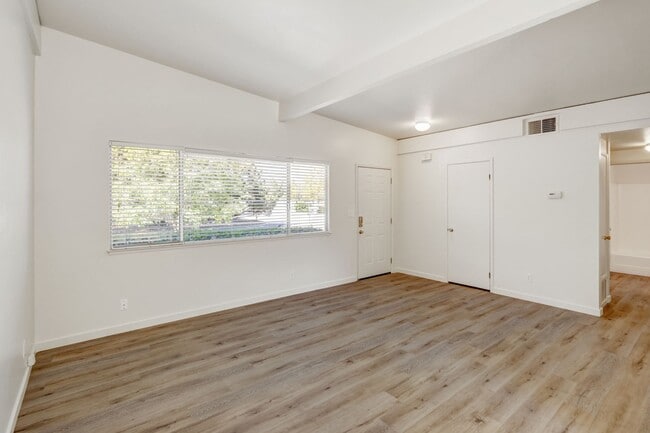 Building Photo - 406 Scripps Dr