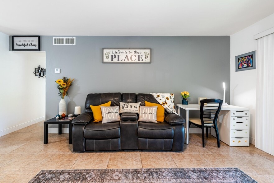 Building Photo - 9930 Pineapple Tree Dr