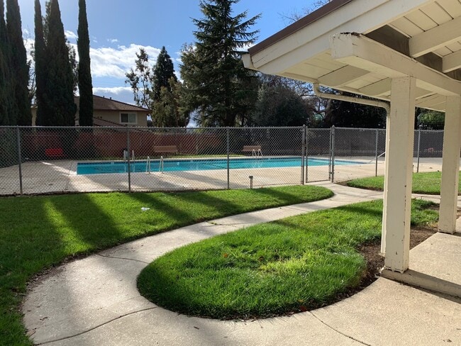 Building Photo - 823 Gilchrist Walkway