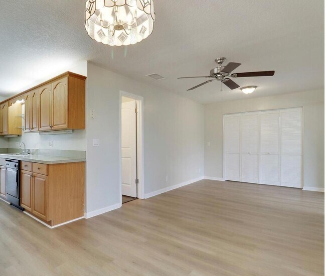 Building Photo - 8810 SE Hobe Ridge Ave