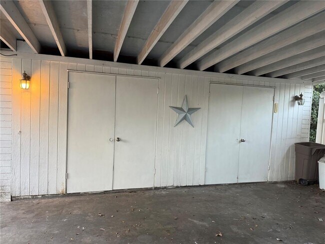 Building Photo - 2428 E Pershing Ave