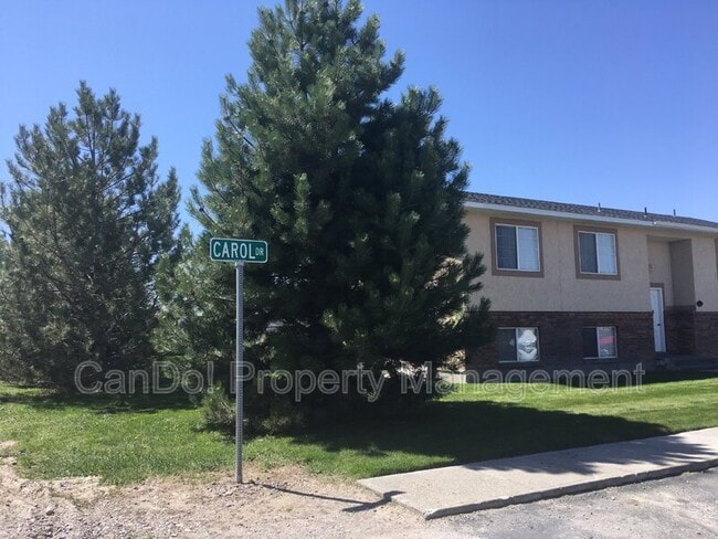 Building Photo - 260 Carol Dr