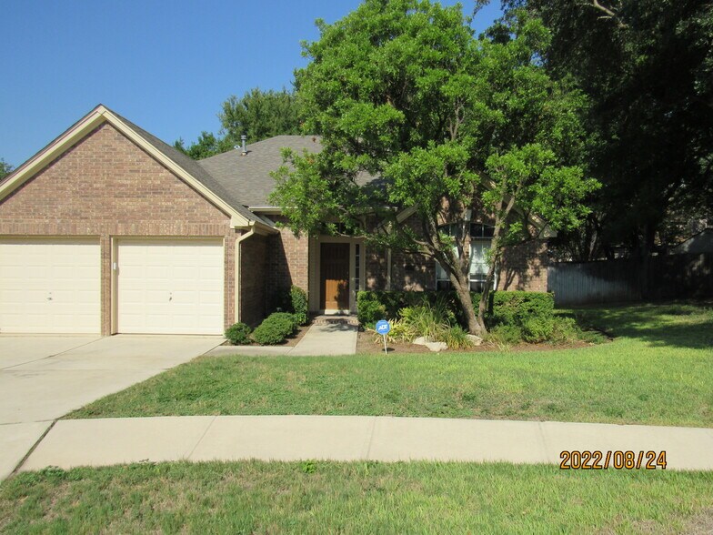 Building Photo - 9415 Pine Arbor