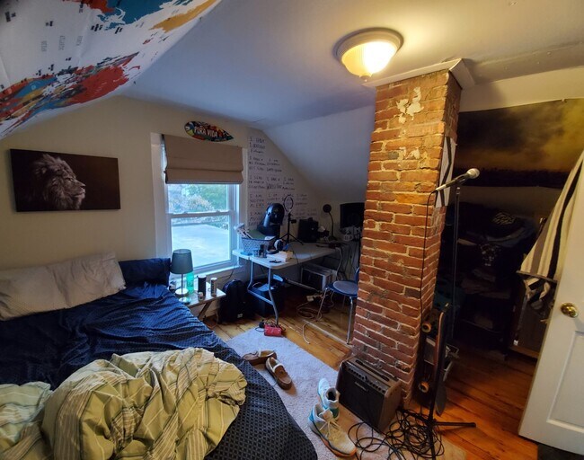 Building Photo - 75 Alleghany St