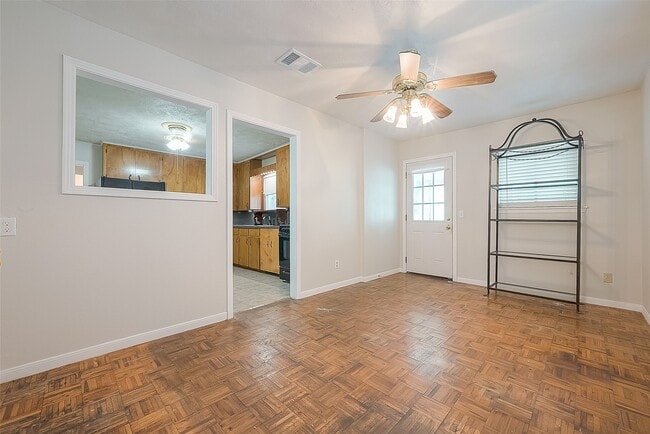 Building Photo - 1719 W Sealy St