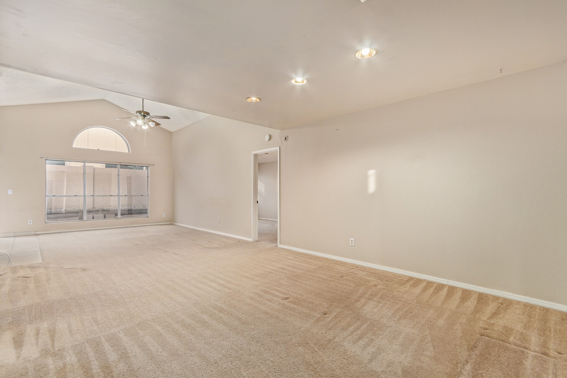 Building Photo - 518 E Wescott Dr