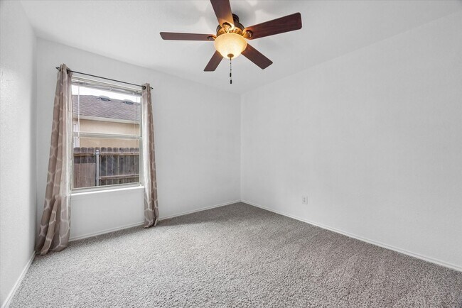 Building Photo - 141 Beech Dr