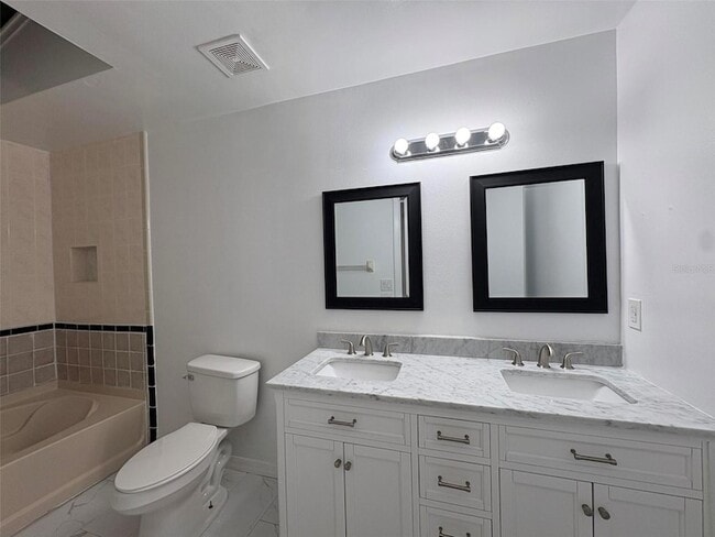 Building Photo - 1724 Foxhall Cir