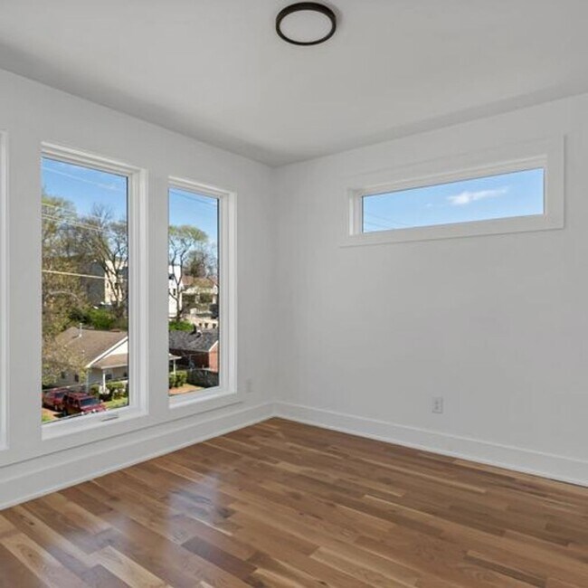 Building Photo - Stunning 4 Bedroom, 3.5 Bath Luxury Home in Nashville