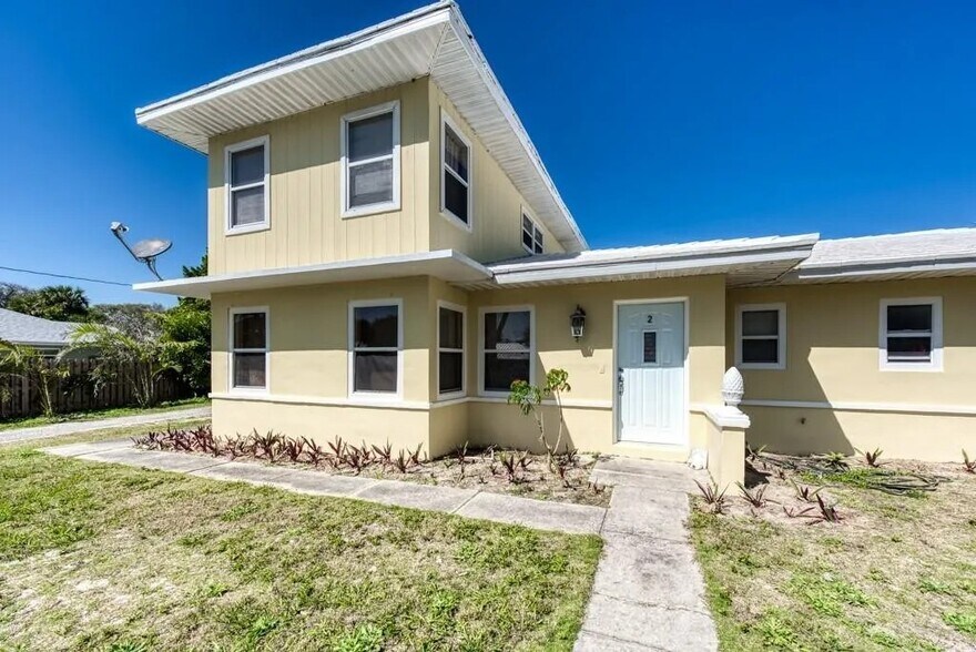 Building Photo - 3913 Silver Palm Dr
