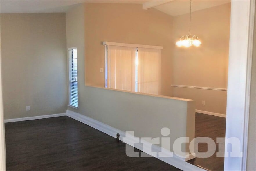 Building Photo - 5105 Ragan Dr