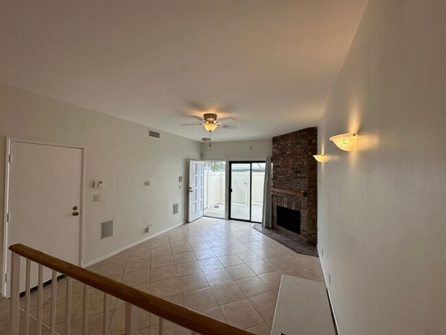 Building Photo - Calabasas 2+3 with bonus room located in a great community