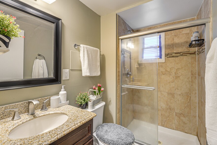 Building Photo - 5929 Camberly Ave