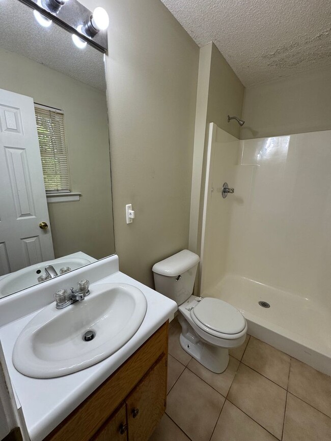 Building Photo - 317-319 Couper St NE