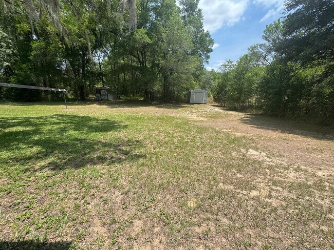 Building Photo - Spacious 3BR/2BA Home in Rainbow Acres – L...