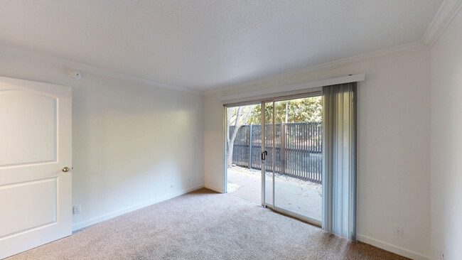 Building Photo - 823 Las Gallinas Ave