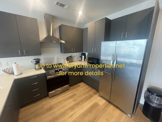 Building Photo - Nashville - Furnished 2-Bedroom Condo
