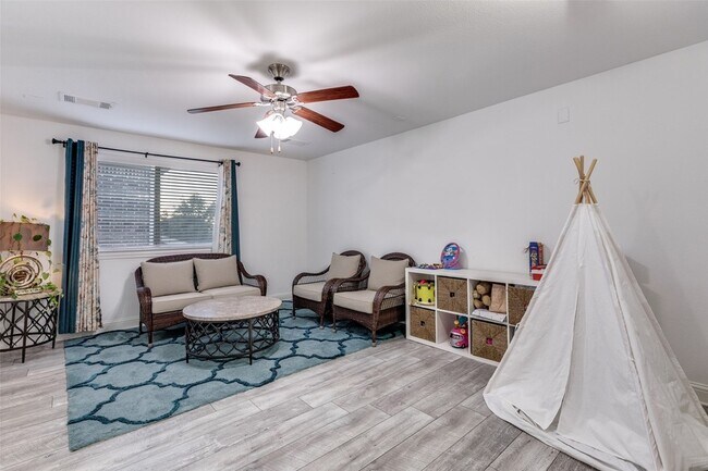 Building Photo - 10501 Old Dawson Ct