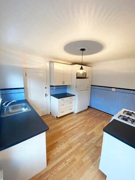 Building Photo - 16 Arborough Rd