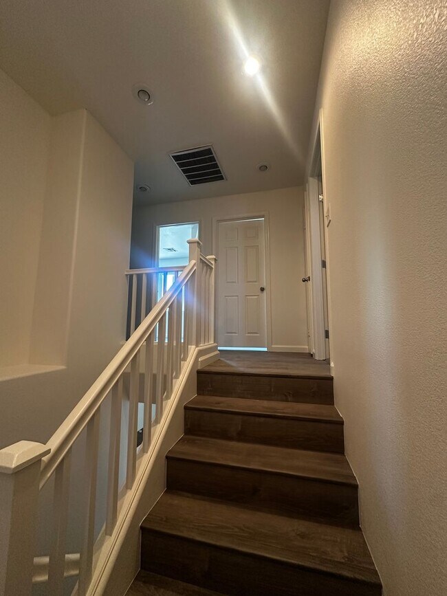 Building Photo - 3 Bedroom Home in the SW!