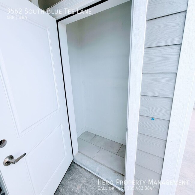 Building Photo - 3562 Blue Tee Ln