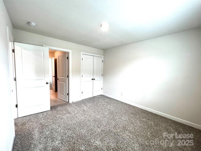 Building Photo - 216 Emmett Dr