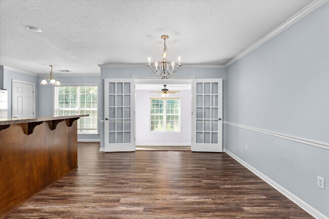 Building Photo - 570 Lory Ln