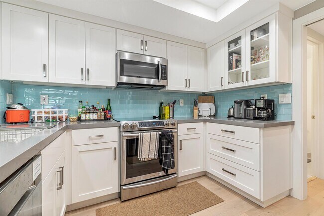 Building Photo - Hamilton Place Townhome