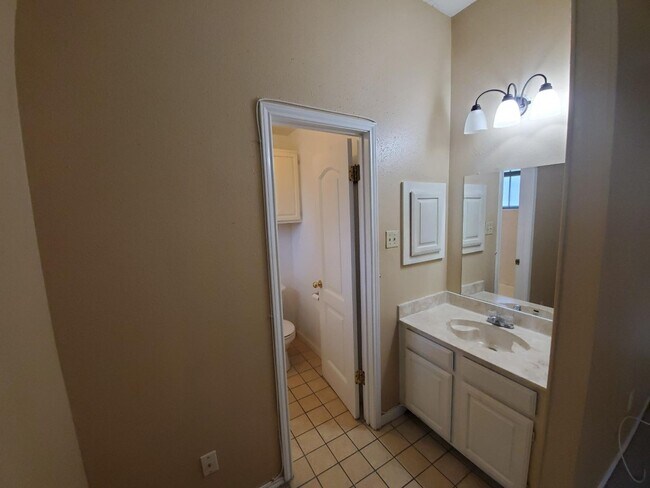 Building Photo - 2501 Cedar Ln