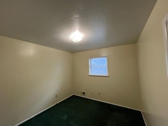 Building Photo - 1330 La Porte Dr