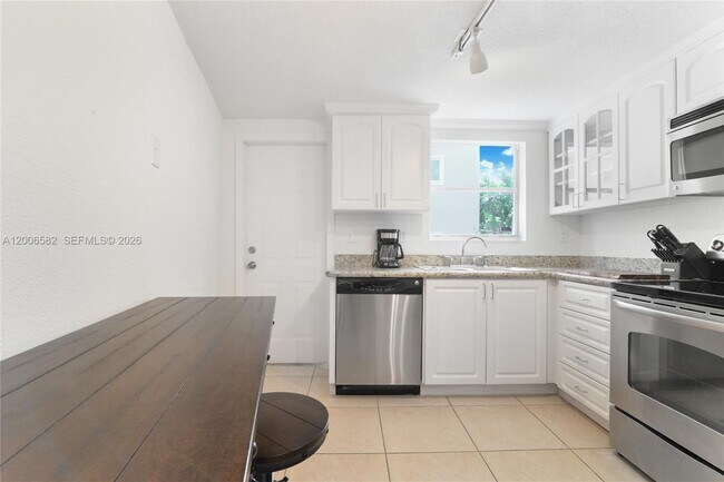 Building Photo - 1142 99th St