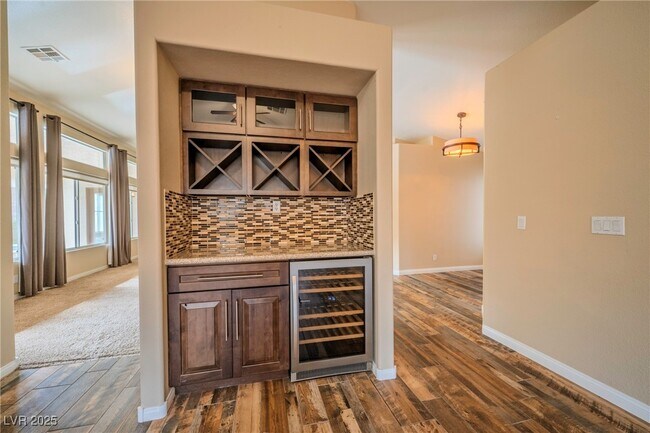 Building Photo - 921 San Bruno Ave