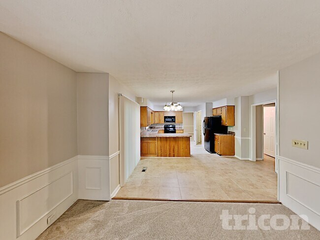 Building Photo - 1720 Ridgefield Dr