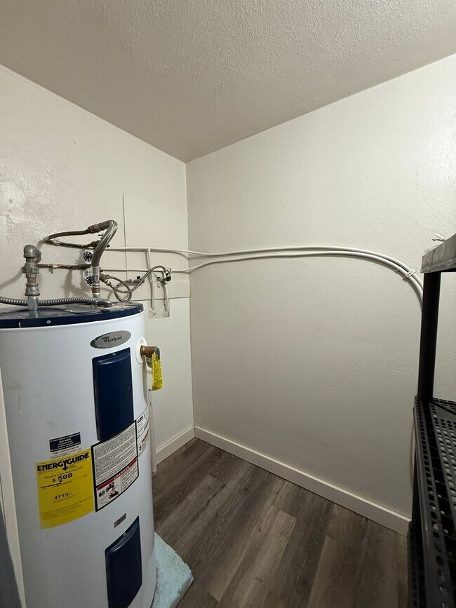 Building Photo - 1071