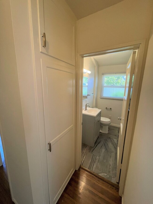 Building Photo - Upgraded Midtown Home with Beautiful Wood ...