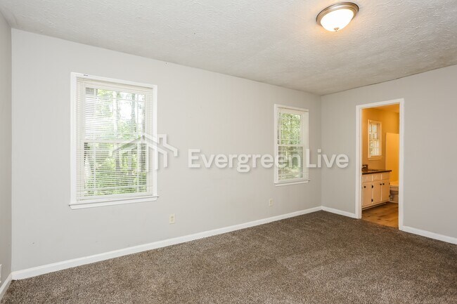 Building Photo - 3631 Pennington Dr SE