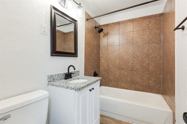 Building Photo - 314 W 36th St