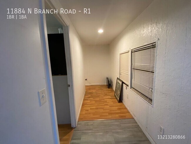 Building Photo - 11884 N Branch Rd