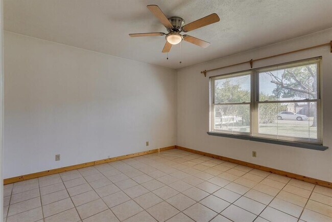 Building Photo - 3507 Hummingbird Ln