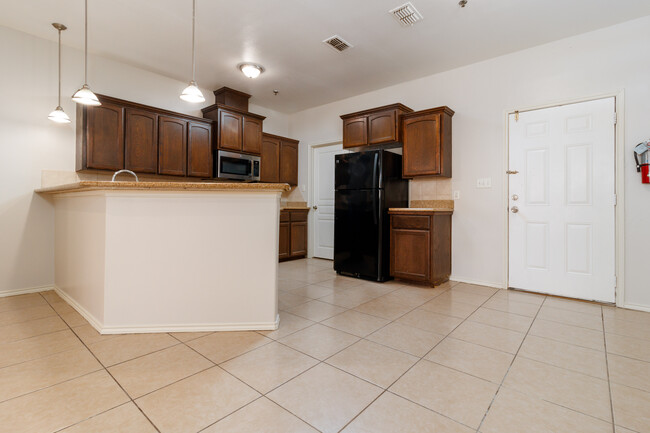 Building Photo - 1204 W Fig Ave