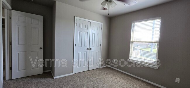 Building Photo - 5007 SW Fieldstone Blvd