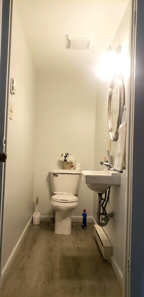 Half Bathroom - 80 Wall St