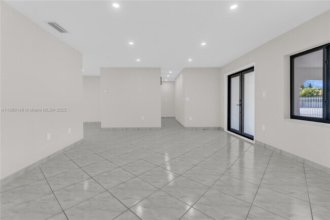 Building Photo - 631 SW 102nd Ave
