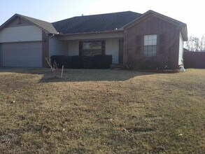 Building Photo - Contact Peggy Goodman 501 676 1758