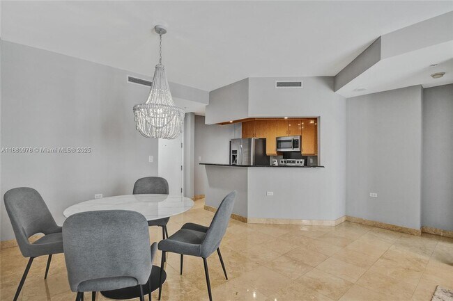 Building Photo - 801 Brickell Key Blvd