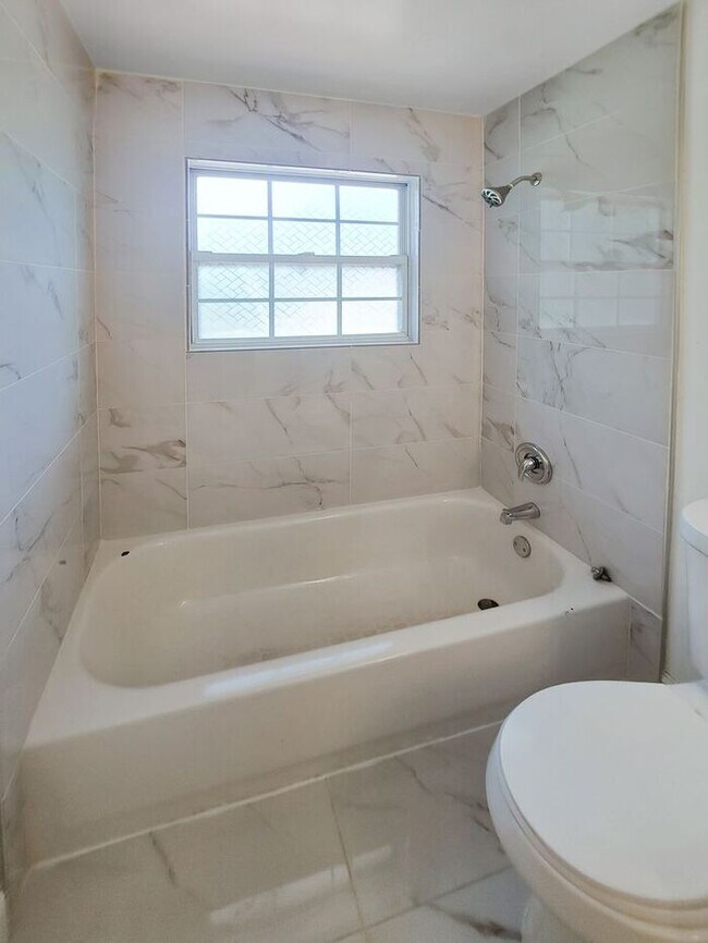 Building Photo - Amazing 4 Bedroom, 4 Bath SFH Corner Lot, ...