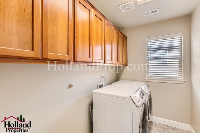 Building Photo - 342 NW Malia Ln