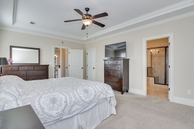 Building Photo - Gorgeous 5-Bedroom 3.5 Bath Home
