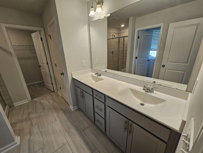 Building Photo - 6529 Mezzo Ln
